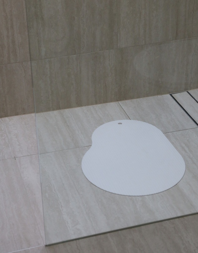 DESIGNSTUFF - CURV Silicone Non-Slip Bath Mat