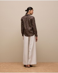 Trenery - Leopard Linen Shirt in Bitter Chocolate