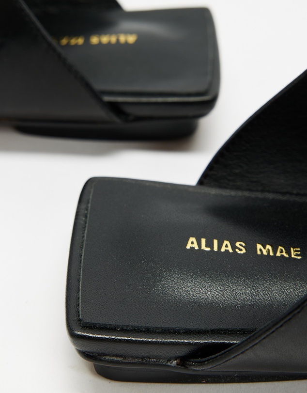 Alias Mae - Zuri