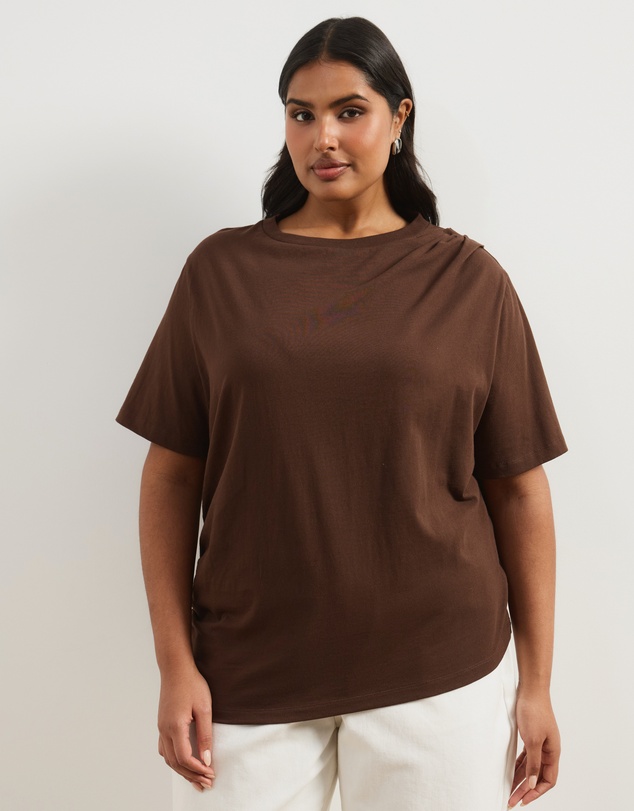 Atmos&Here Curvy - Romy Tuck Details Tee