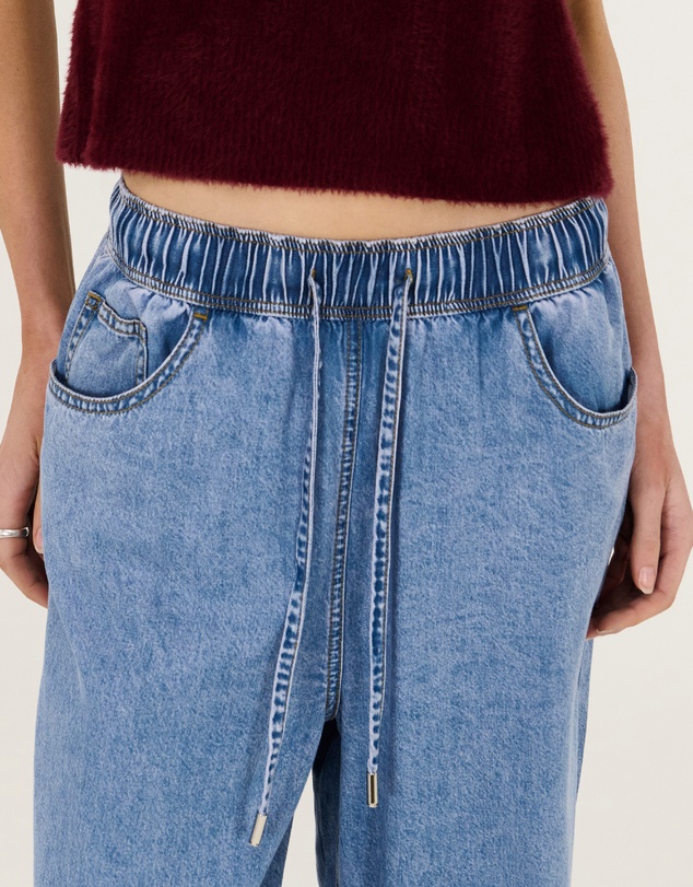 Staple the Label - Rae Relaxed Chambray Pants