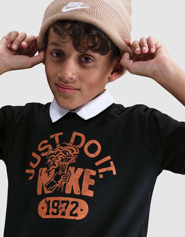 Nike - Just Do It Torch T-Shirt - Kids-Teens