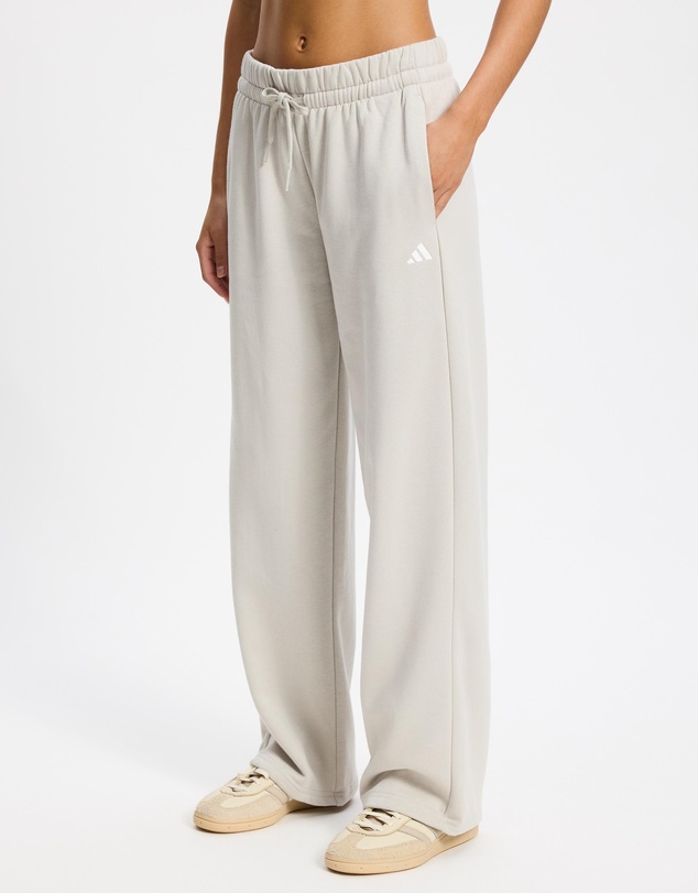 adidas Sportswear - Essentials Small Logo Feel Cozy Open-Hem Pants