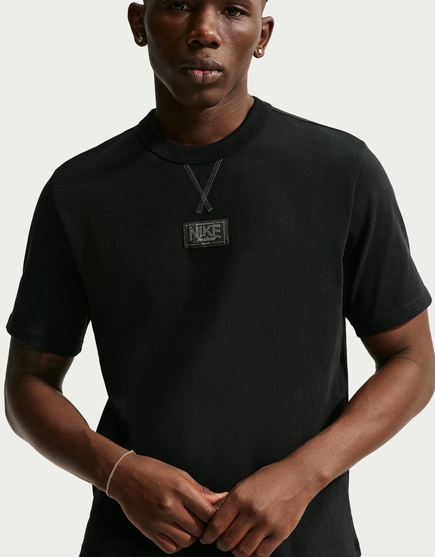 Nike - Sportswear Tailored Premium Patch Essentials T-Shirt