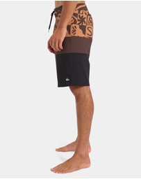 Quiksilver - Mens Surfsilk Straight 18