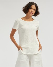 Amelius - Fallon Rounded Hem Tee