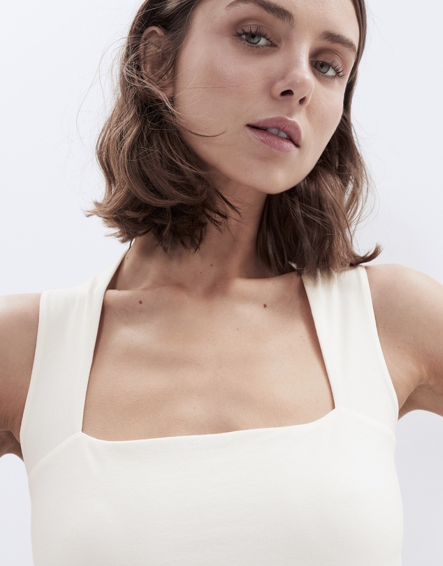 UNISON - Ruched Detail Sleeveless Top