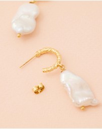 Carly Paiker - Biarritz Pearl Earrings