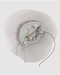 Max Alexander - Silver Flower Racing Fascinator