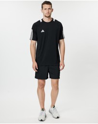 adidas Sportswear - Essentials Small Logo Chelsea Shorts