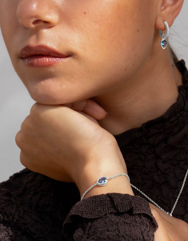 Dower & Hall - Women's Blue Topaz Pear Chain Bracelet In Sterling Silver