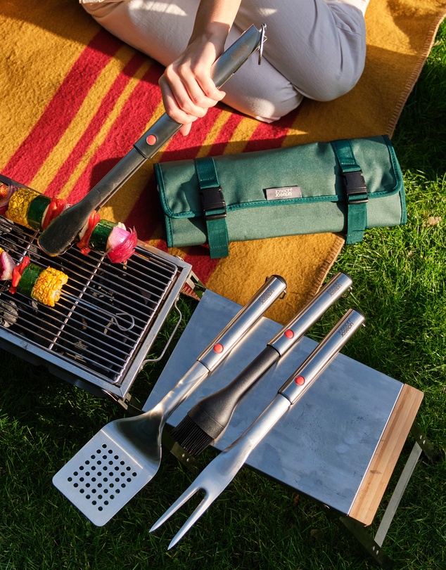 Joseph Joseph - GrillOut™ BBQ Fork with Retractable Head