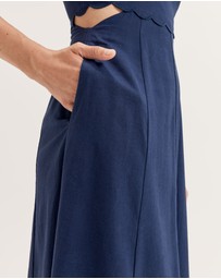 Review - Gigi Scalloped Dress