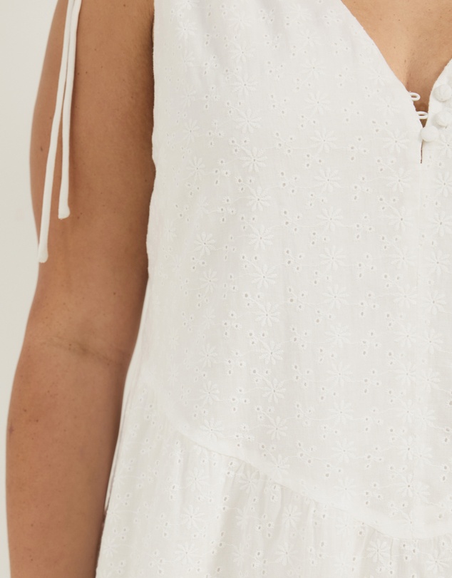 Atmos&Here Curvy - Lola Sleeveless Broderie Mini Dress