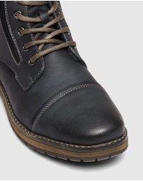 Uncut - Marlboro Boots