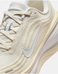 Nike - Vomero Plus - Women's