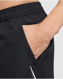 Nike - Dri-FIT Form 7in Shorts Gfx