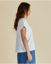 Betty Basics - Sloane Scallop Tee