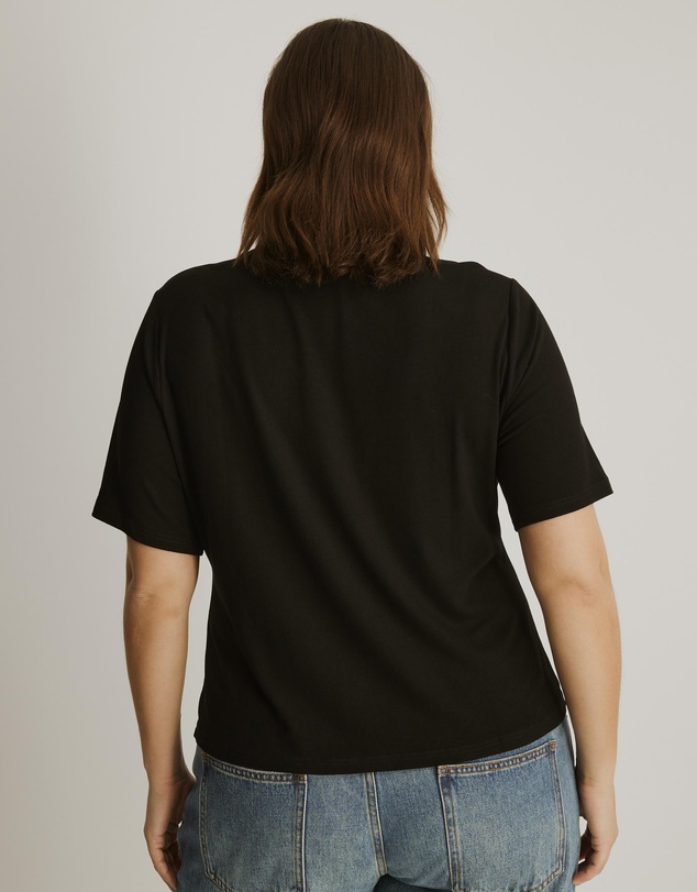 Atmos&Here Curvy - Chloe Asymmetric Button T-Shirt