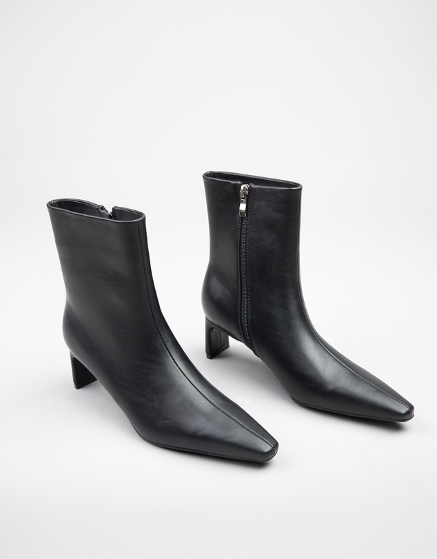 RAID - Penelope flat heeled ankle boots in black