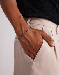 Michael Hill - 21cm (8.2
