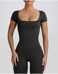 BO+TEE - A Super Sculpt Grounded Top