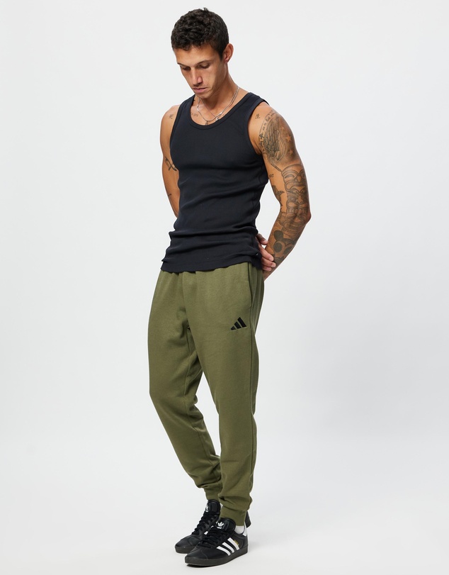 adidas Sportswear - Essentials Feelcozy Fleece Pants