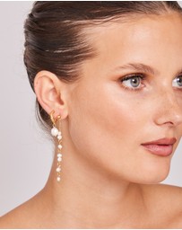 Zoe Olivia - Waterproof Twist Pearl Drop Stud Hoops
