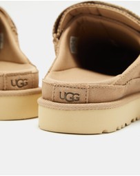 UGG - Goldenstar Clogs - Women's
