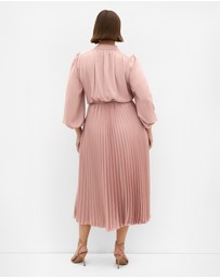 City Chic - Plus size Haley Long Sleeve Pleat Dress - dusty pink