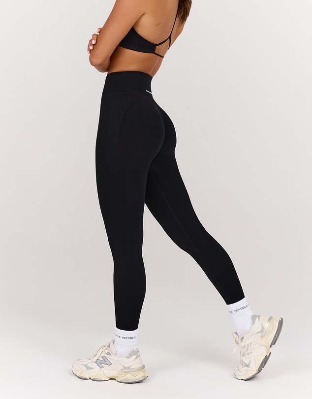 Muscle Republic - Seamless Invisible Scrunch Full Length Leggings
