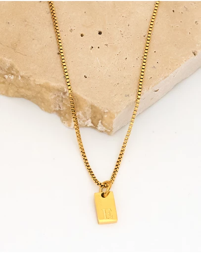 Winona - Afine Alphabet Necklace letter E