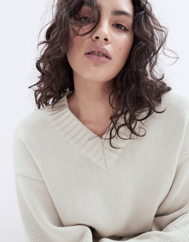 UNISON - Chunky V Neck Knit
