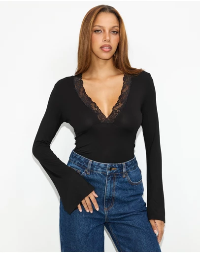 Dazie - Balmoral V-Neck Lace Top
