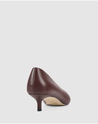 Siren - Flynn Point Toe Pumps