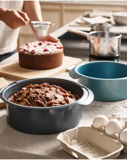 Joseph Joseph - Nest™ Bake Set of 2 Non-Stick Round Cake Tins with Easy-Pull Handles