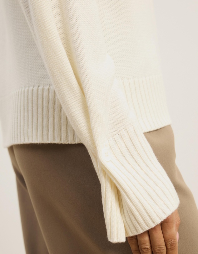 Atmos&Here - April Classic V-Neck Knit Jumper