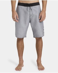 Billabong - Mens Shadow Cut OG 20