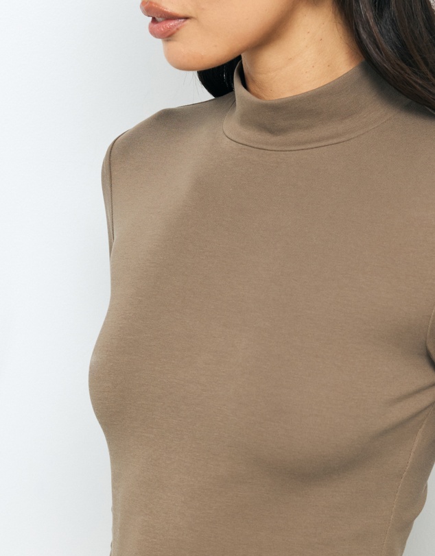 AERE - Mock Neck T-Shirt