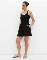 Calli - Seamed Shorts