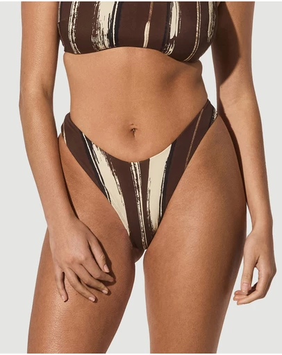 Form and Fold - The 90s Staple Bottom