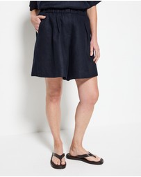 Commonry - Lucie Short
