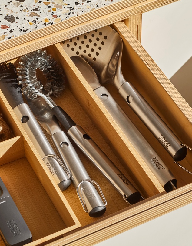 Joseph Joseph - GrillOut™ 3-piece BBQ Turner, Tongs & Fork Set with Retractable Heads
