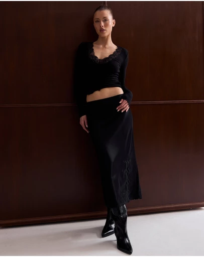 Style Addict - Lia Lace Trim Long Sleeve Top - Black