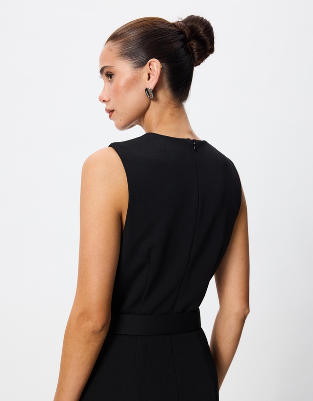 Tussah - Clara Crew Neck Belted Midi Dress