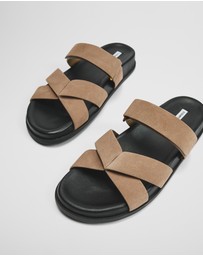 Country Road - Ellie Sandal