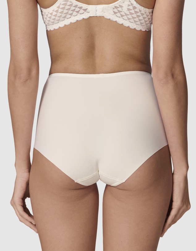 Simone Perele - Subtile Control Full Brief