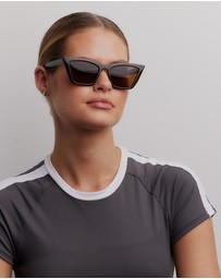 Reality Eyewear - Van Saint