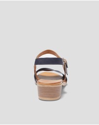Easy Steps - Maisy