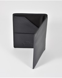 Cobb & Co - Lyon Leather RFID Passport Card Holder